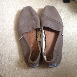 Grey Toms 🚨CLOSET CLOSING TOMORROW🚨