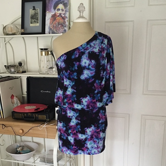 Jessica Simpson One Shoulder Multi Mini Dress - Picture 2 of 4