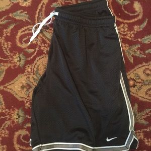 Nike shorts size L