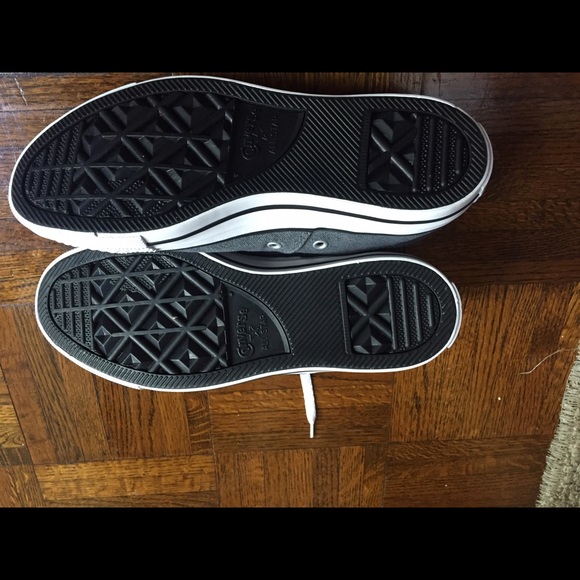 Converse - Picture 2 of 2