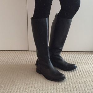 Frye Melissa Button Back Zip Boots, Size: 8