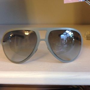 Aviator sunglasses grey
