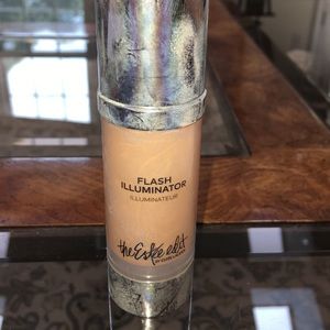 Este Edit by Este Lauder Flash illuminator