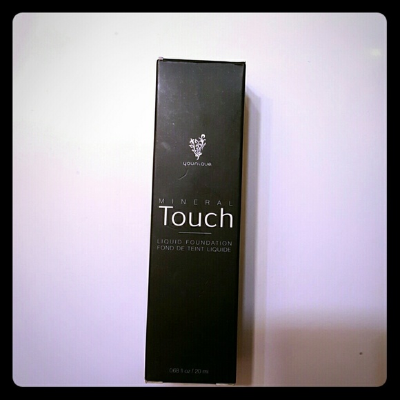 Younique Touch Mineral Liquid Foundation