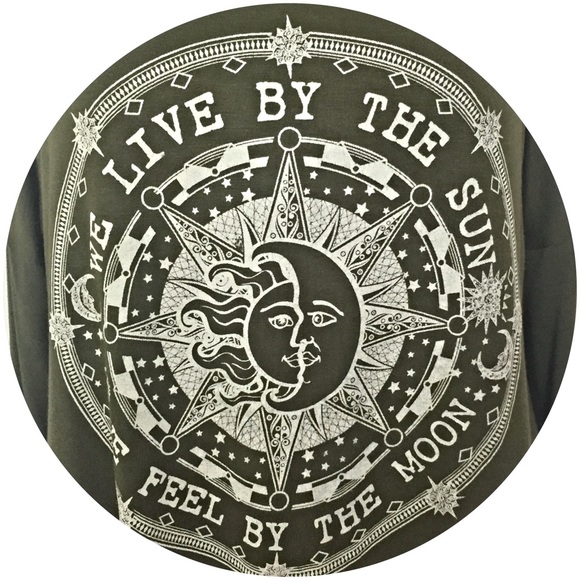 🎈SALE Soft Olive Sun Moon Flowy Tee Top S - Picture 3 of 3