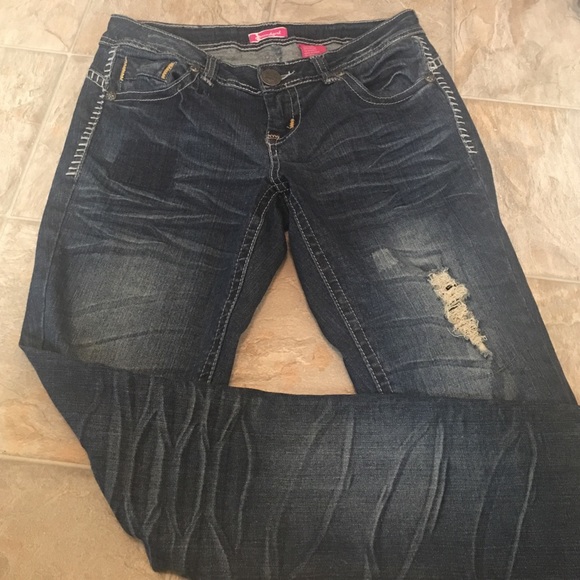 Super cute skinny jeans! Have never been worn!