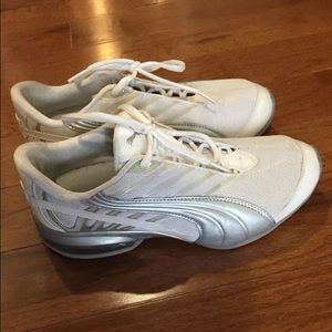 Women's White Puma Size 8 Running Shoe
