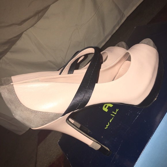 Jessica Simpson Peep Toe Pumps - Picture 2 of 4