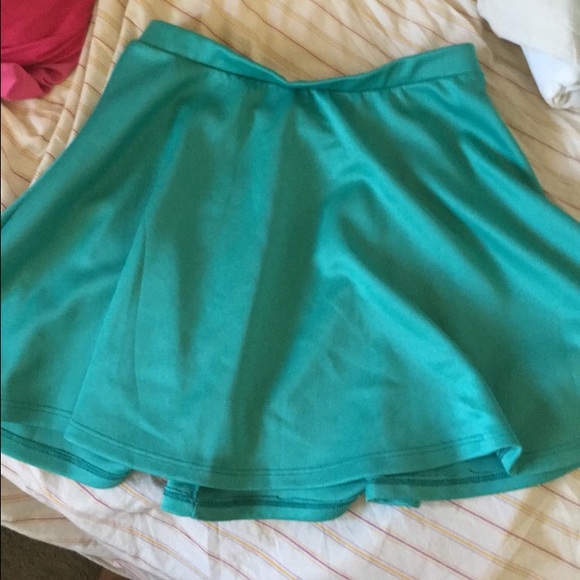 NWOT Wetseal Turquoise Skater Skirt - Picture 1 of 2