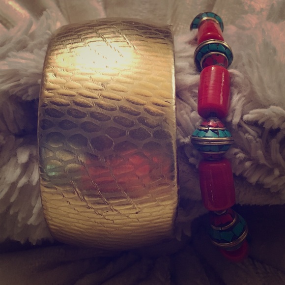 🛍️GIFTED🛍️Pair of bracelets with gold tones