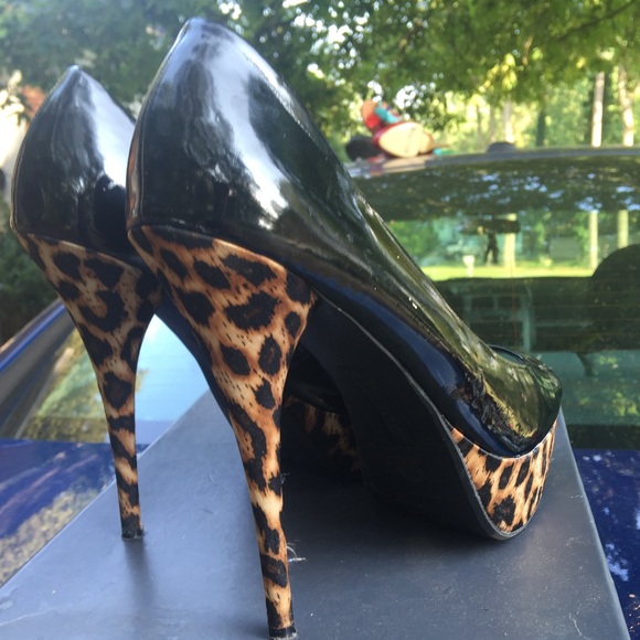 Leopard Print Peep Toe Pumps - Picture 2 of 4