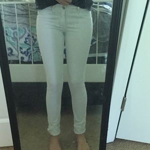 White skinny jeans