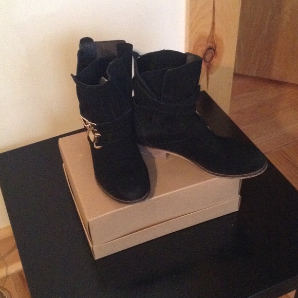 Steve Madden suede boot