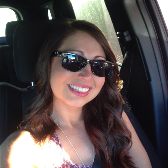 Meet your Posher, Shelbie - Picture 1 of 1