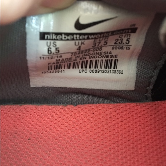 Nike •Sneakers• - Picture 3 of 4