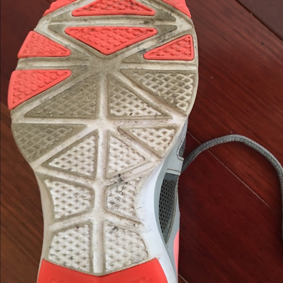 Nike •Sneakers• - Picture 4 of 4