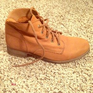 Steve Madden Rubin style ankle boots