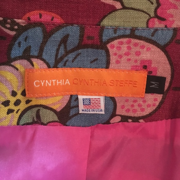 Chic Skirt Suit with Exceptional Details - Picture 4 of 4