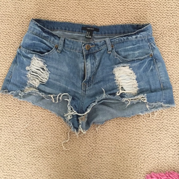 Distressed cutoff Jean shorts