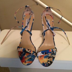 NEVER WORN Steve Madden cross strap pumps size 9