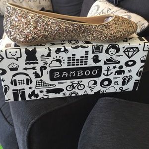 Gold glitter closed flat.