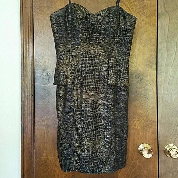 Stunning strapless formal dress - Size 8