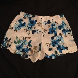 scalloped floral shorts