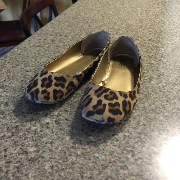 Cute leopard flats.