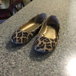Cute leopard flats.