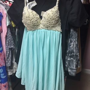 Beautiful rhinestones & pearl dress 😍