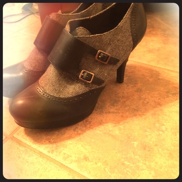 Dexflex school girl pumps.