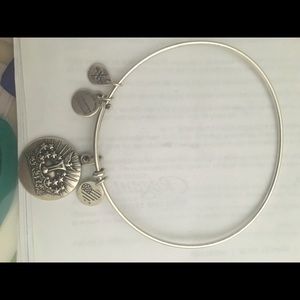 Queens Crown Bangle