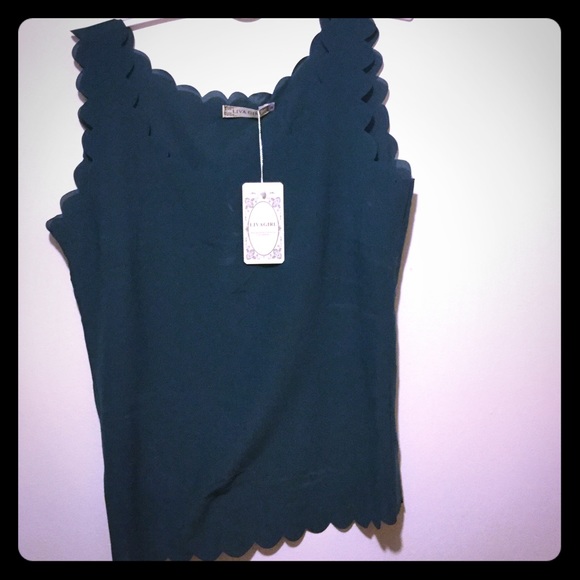 New hunter green scallop trimmed top. Runs small!