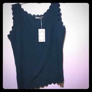 New hunter green scallop trimmed top. Runs small!