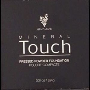 Younique- Touch Pressed Powder Foundation