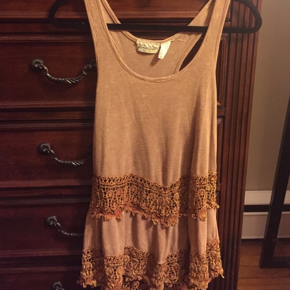 Gimmicks top from buckle, size medium