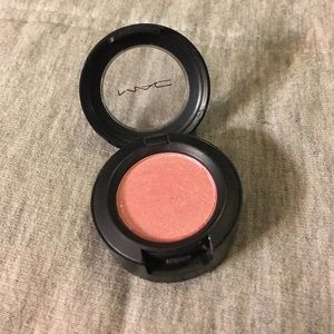 New Mac pink Venus eyeshadow