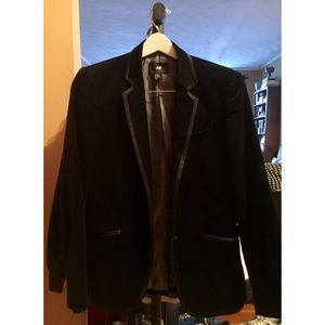 Great piece to layer with a woven shirt or Tee.