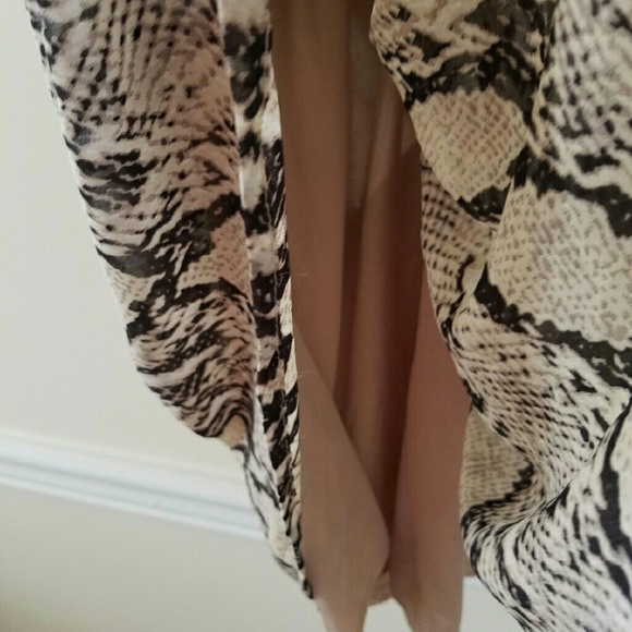 BOGO❤ Snake Pattern key hole mini dress - Picture 4 of 5