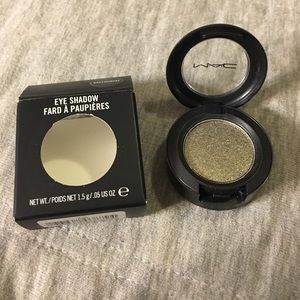 New Mac greensmoke eyeshadow