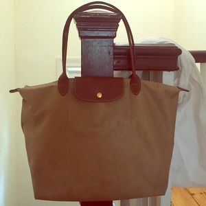 Long champ tote size medium