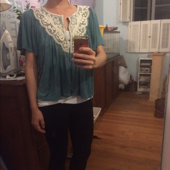 Host Pick Anthropologie Capelet - Picture 2 of 3
