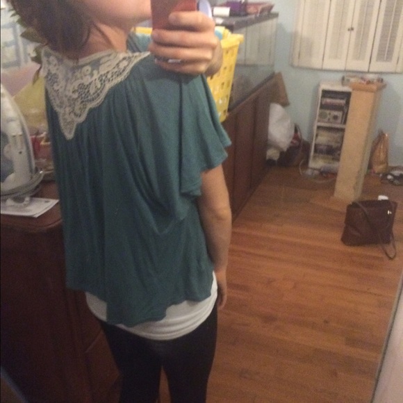 Host Pick Anthropologie Capelet - Picture 3 of 3