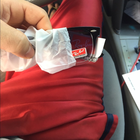 Shoes Nike and ray ban sunglases - Picture 1 of 1