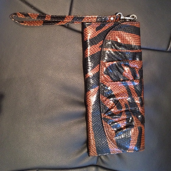 Sneak print clutch/wallet