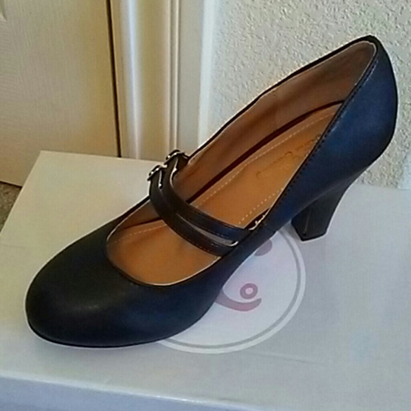 Mary Jane pumps