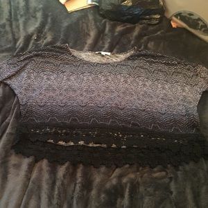 Cute lace detailed top with fun boho print❤️