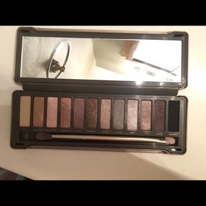 Urban Decay Naked 2 eyeshadow palette