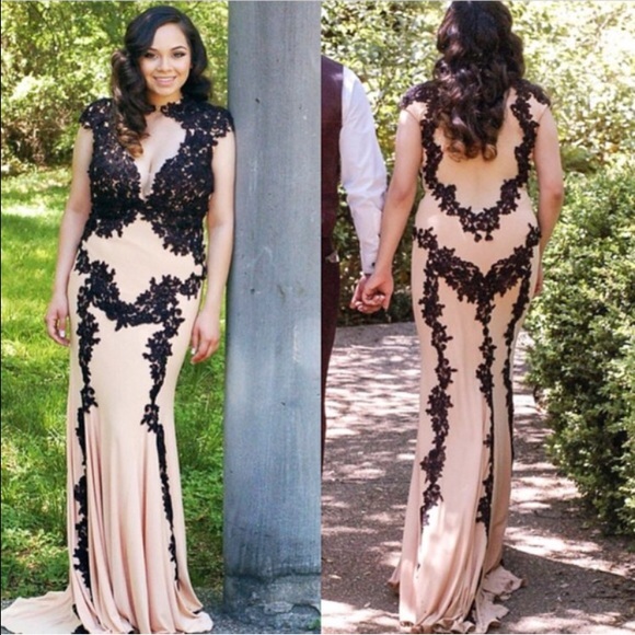 Jovanni Nude/Black Lace Gown
