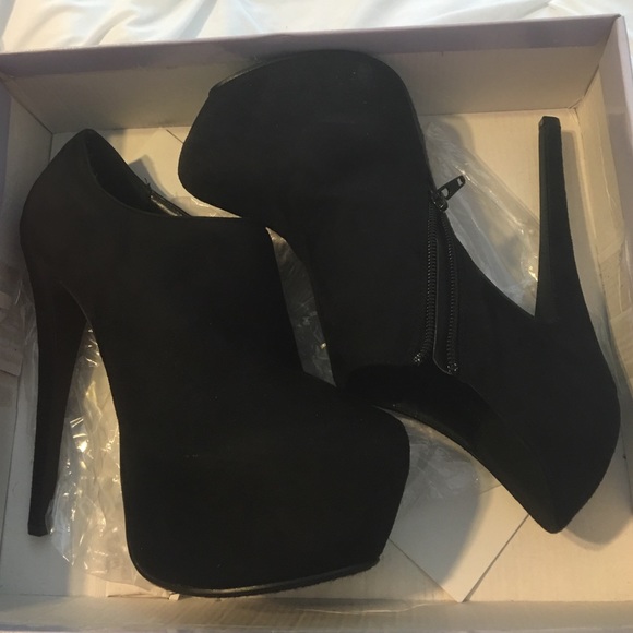 NEW boots - Picture 3 of 3